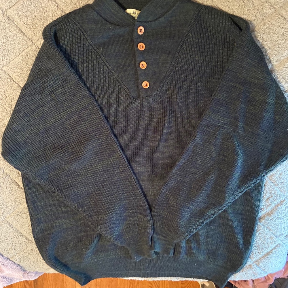 men’s sweater.